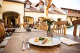 oroszlanos-borhotel-etterem-04D3601F70-01E2-F912-D6B2-7924A2AD02C0.jpg