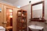 oroszlanos-borhotel-szallas-20A50030F1-7C8A-5CA9-3FEE-55A24D8DB239.jpg