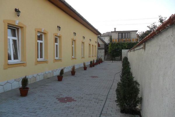 rozsnyai-kuria-03C994023D-5D90-A9CB-5761-A8EF5B344FA6.jpg